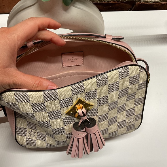 Crossbody bag in good condition. Has plenty of space inside. - Picture 2 of 5